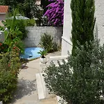 Vila At Location *