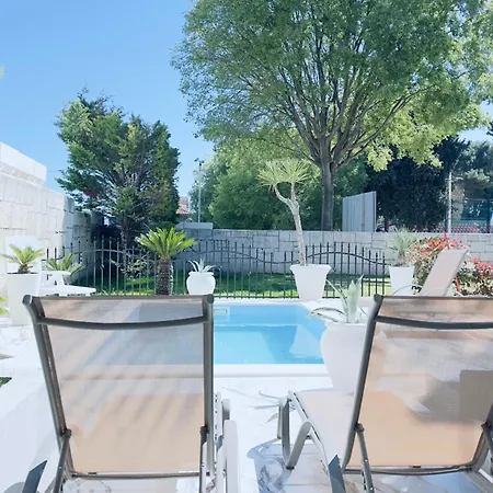 Vila At Location