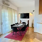 At Location Villa Split