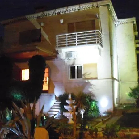 At Location Villa