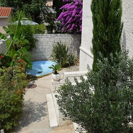 Villa At Location *