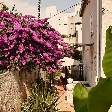 Villa At Location *
